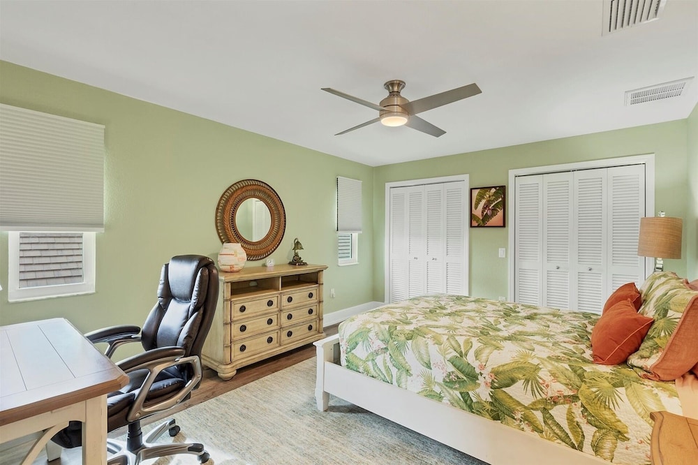 Punta Gorda Isles Private Pool Vacation Home - Waterfront Canal Views 4 Bedroom Home