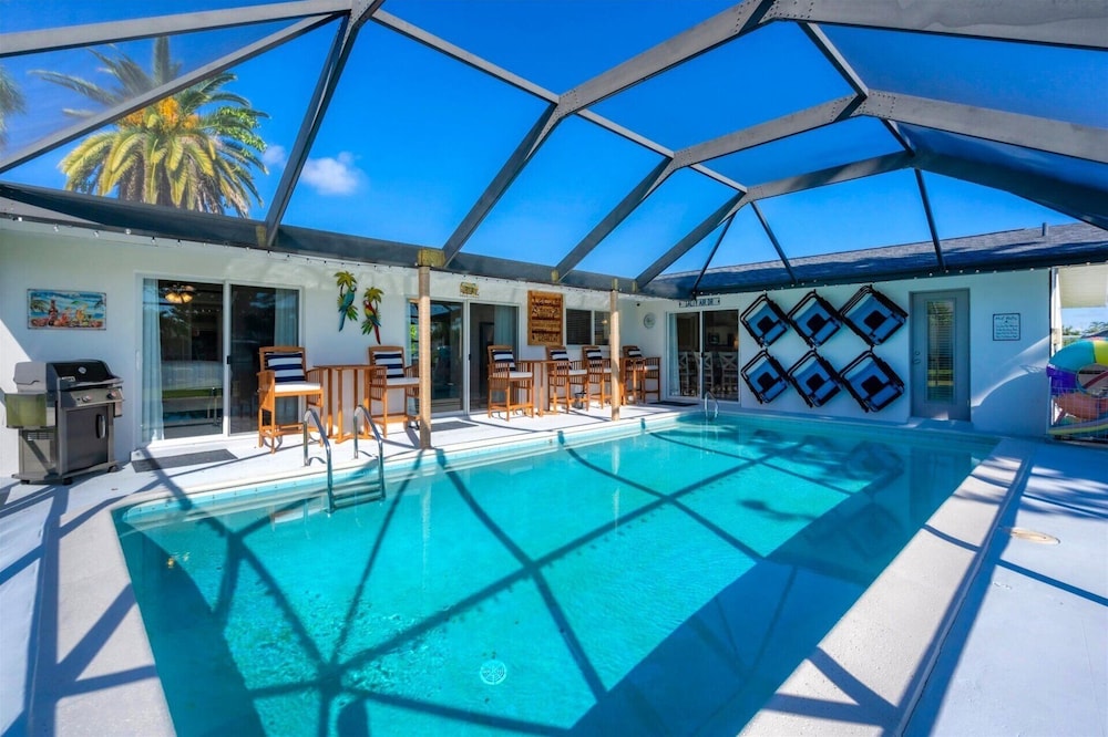 Cape Coral 3 Bedroom Private Pool Home - Canal Access 3 Home