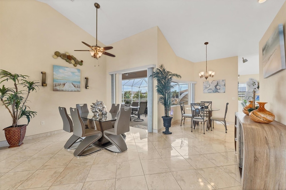 South Gulf Cove Private Vacation Home With Pool And Hot Tub - Only 15 Minutes To Swfl Beaches! 4 Bedroom Home