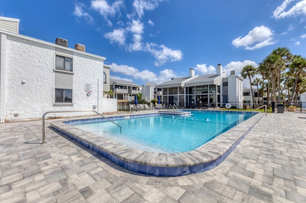 Venice Beach 2 Bedroom Condo with Beach Access+Community Pool 2 Condo