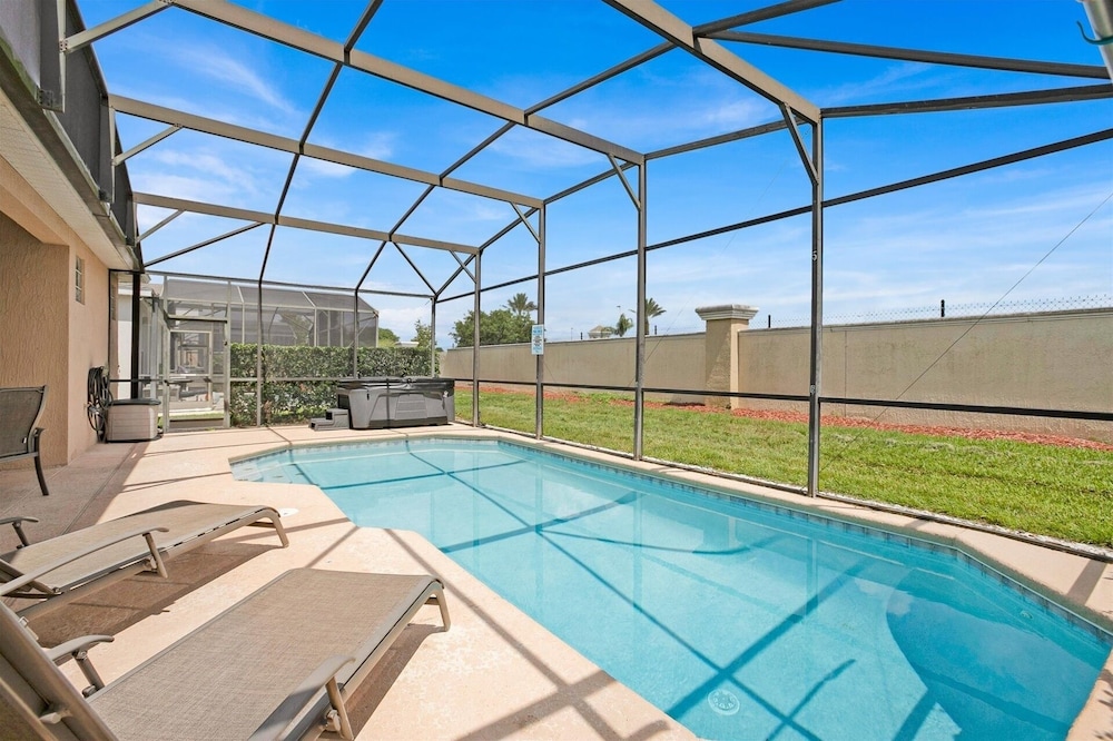 Windsor Palms Resort 4 Bedroom Pool+Spa Home 4 Home