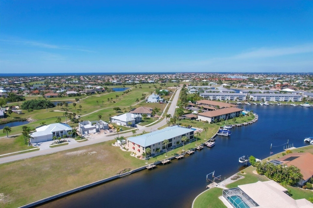 Punta Gorda 2-Bedroom Canalfront Condo with Dock and Pool 2 Condo