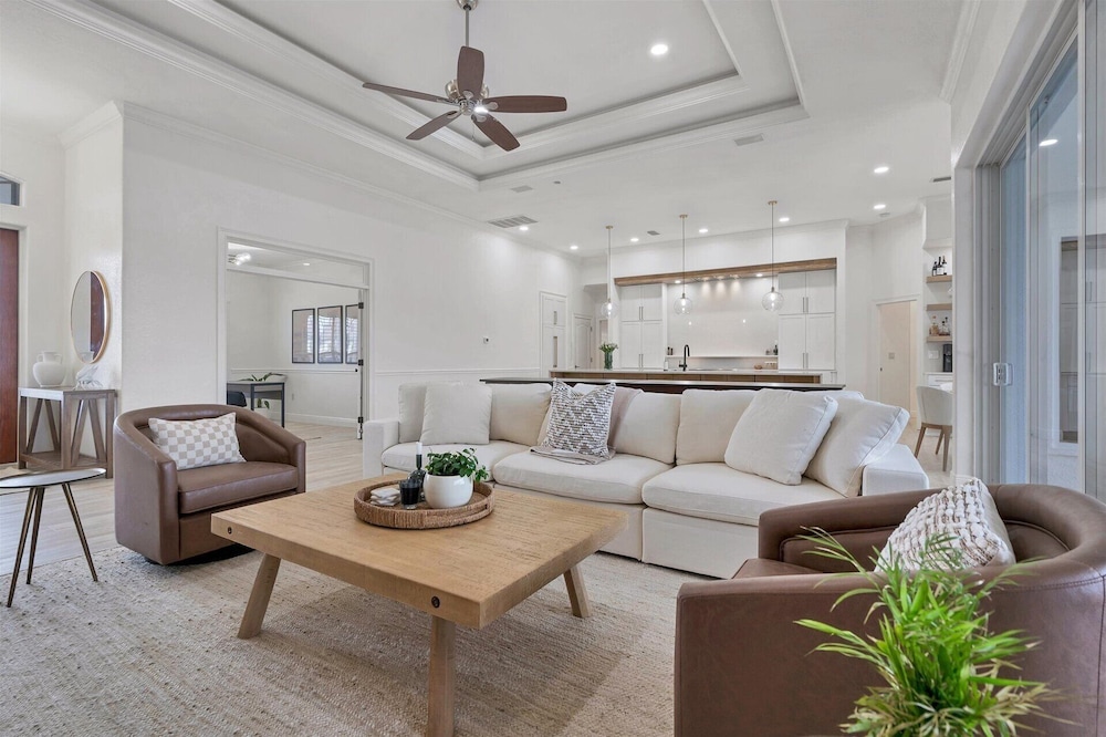 Sandpiper Sanctuary -waterfront Luxury With Private Pool, Spa & Dock 3 Bedroom Home