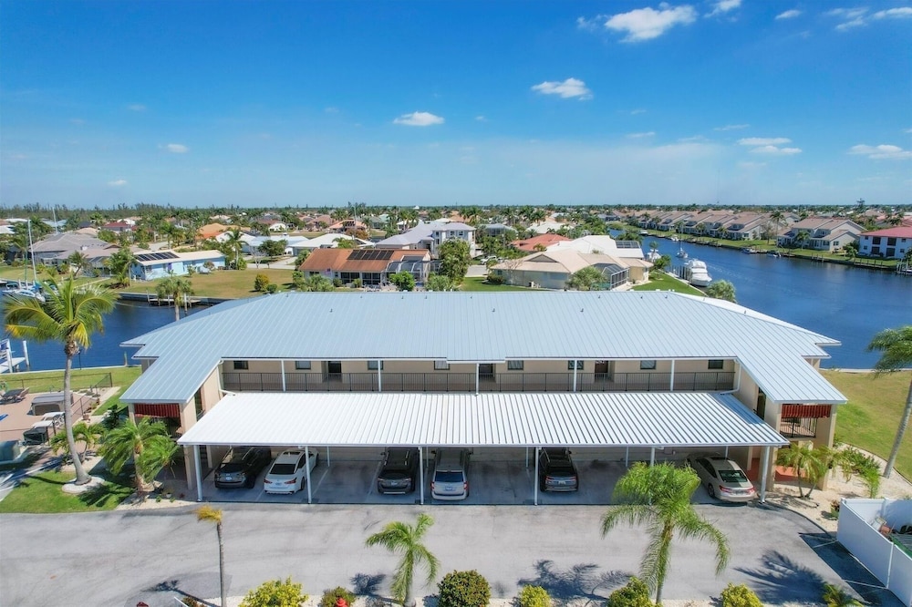 Punta Gorda 2-Bedroom Canalfront Condo with Dock and Pool 2 Condo