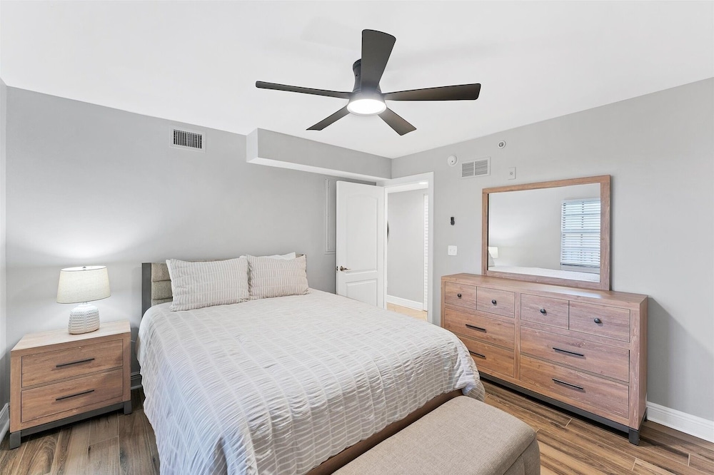 Spacious Beachfront 3br Manasota Key Condo 3 Bedroom Condo