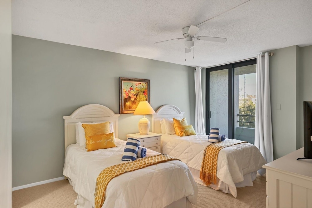 Anchorage Resort 2 bedroom, 4th Floor Condo Southern View Siesta Key 2 Condo