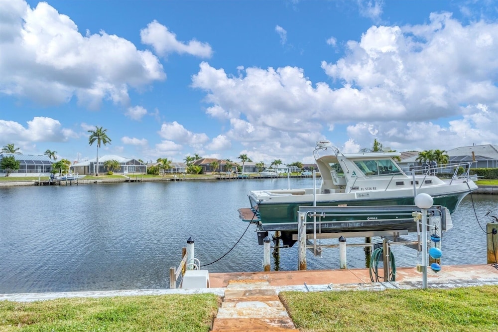 Punta Gorda Isles Private Pool Vacation Home - Waterfront Canal Views 4 Bedroom Home