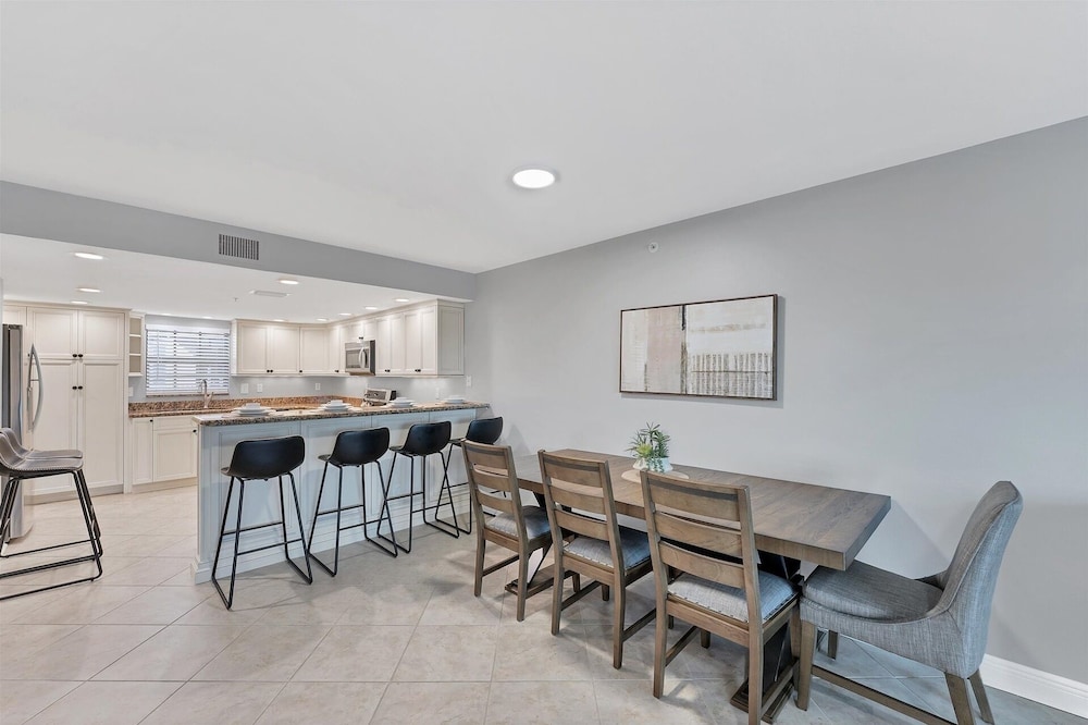 Spacious Beachfront 3br Manasota Key Condo 3 Bedroom Condo