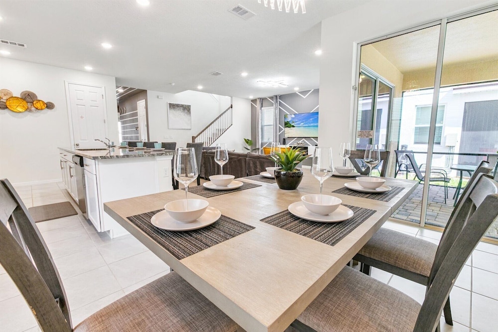 Solara Resort 7 Bedroom Home with Pool+Spa 7 Home