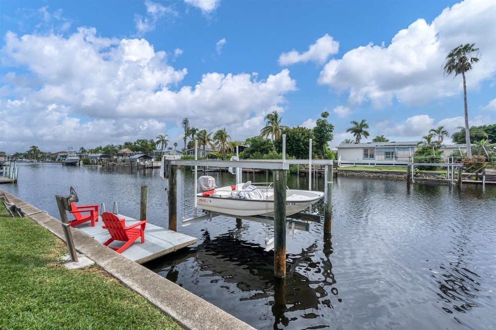 Punta Gorda 3-Bedroom Canalfront Pool Vacation Home with Dock 3 Home