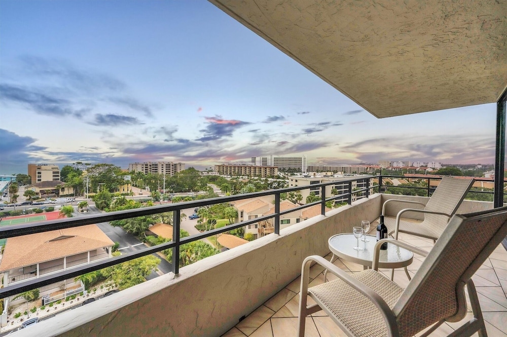 Anchorage Resort 9th Floor 2-Bedroom Condo with Balcony- Gulf View! Pool/Beach 2 Condo