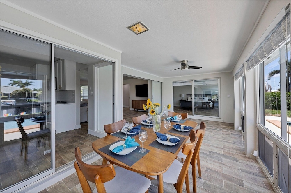 Punta Gorda Isles 2-Bedroom Private Pool Home on Canal with Dock 2 Home
