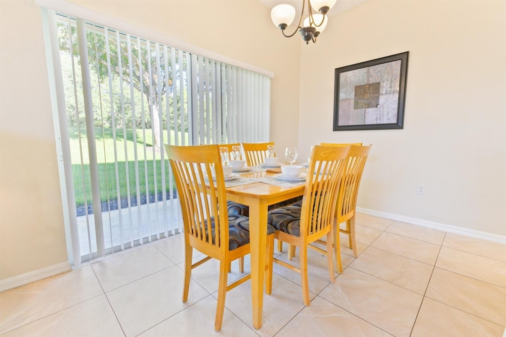 Emerald Island Resort 4 Bedroom Townhome Close to Disney! 4 Townhouse
