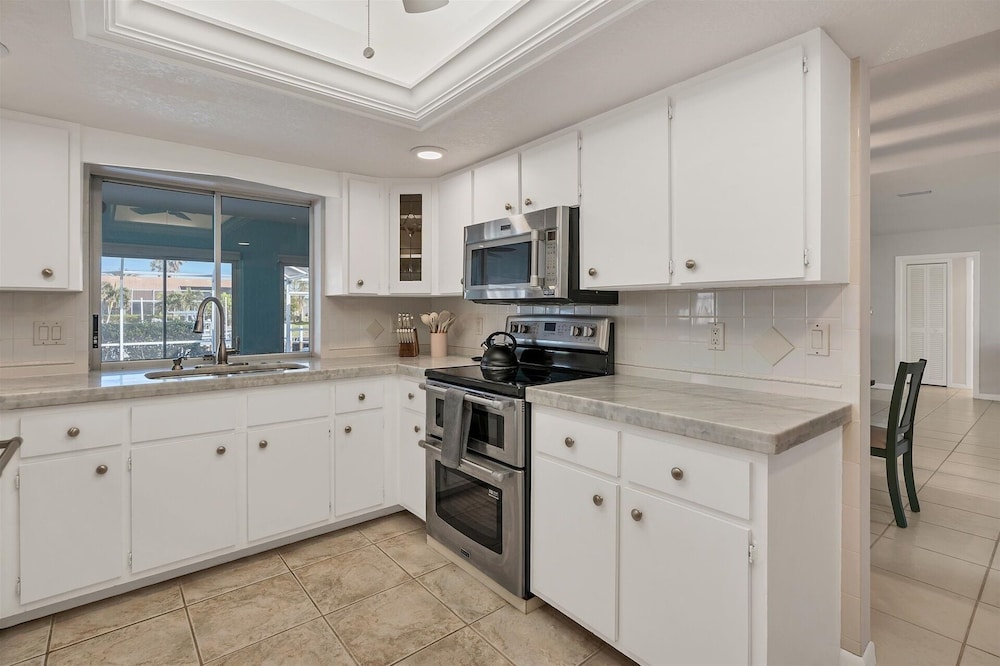 Punta Gorda 3-Bedroom Canalfront Pool Home with Dock 3 Home