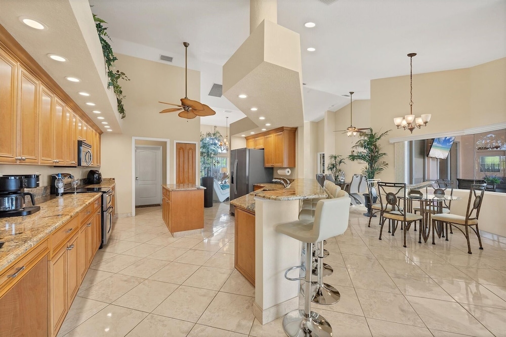 South Gulf Cove Private Vacation Home With Pool And Hot Tub - Only 15 Minutes To Swfl Beaches! 4 Bedroom Home