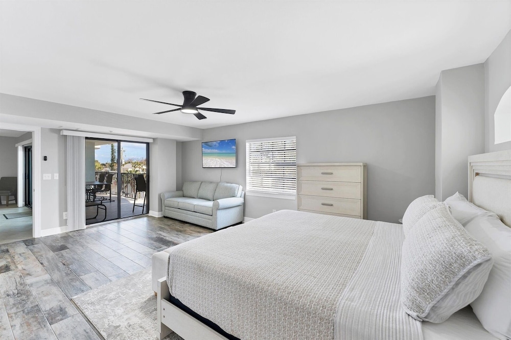 Spacious Beachfront 3br Manasota Key Condo 3 Bedroom Condo