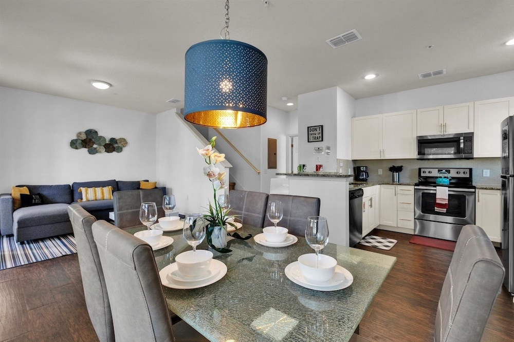 West Lucaya Village 4 Bedroom Townhome 4 Townhouse
