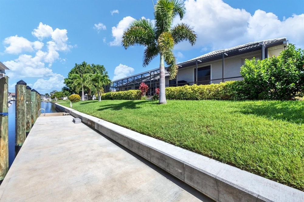 Punta Gorda Isles 3 Bedroom Private Pool+Spa Home on Canal 3 Home