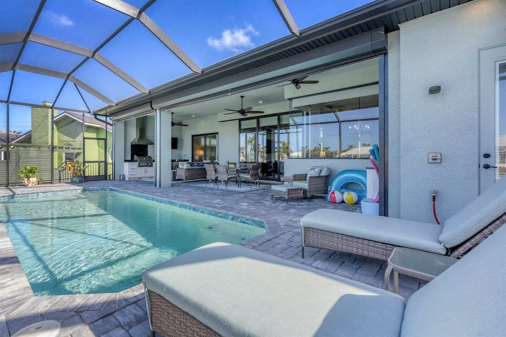 Punta Gorda 3-Bedroom Canalfront Pool Home with Dock 3 Home