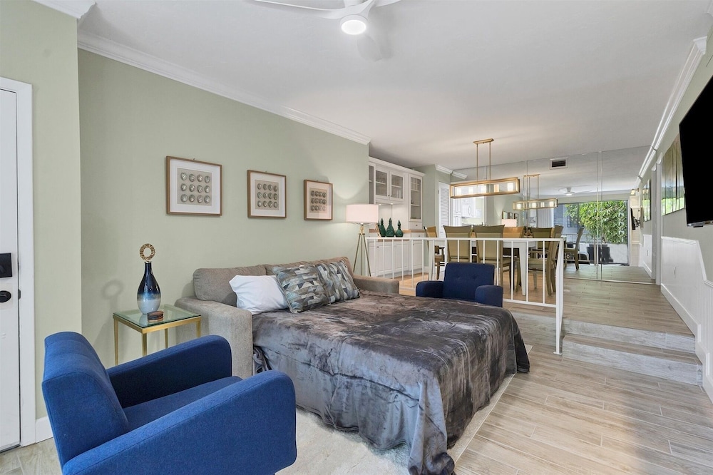 Venice Beach 2 Bedroom Condo with Beach Access+Community Pool 2 Condo