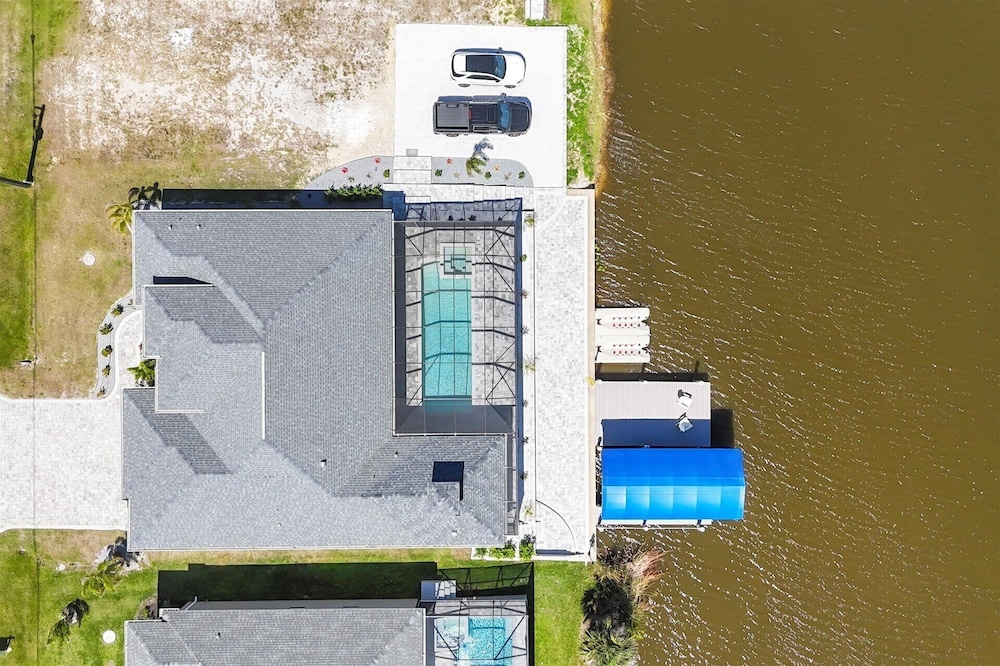 South Gulf Cove 3 Bedroom Pool + Spa on Canal Private Home 3 Home