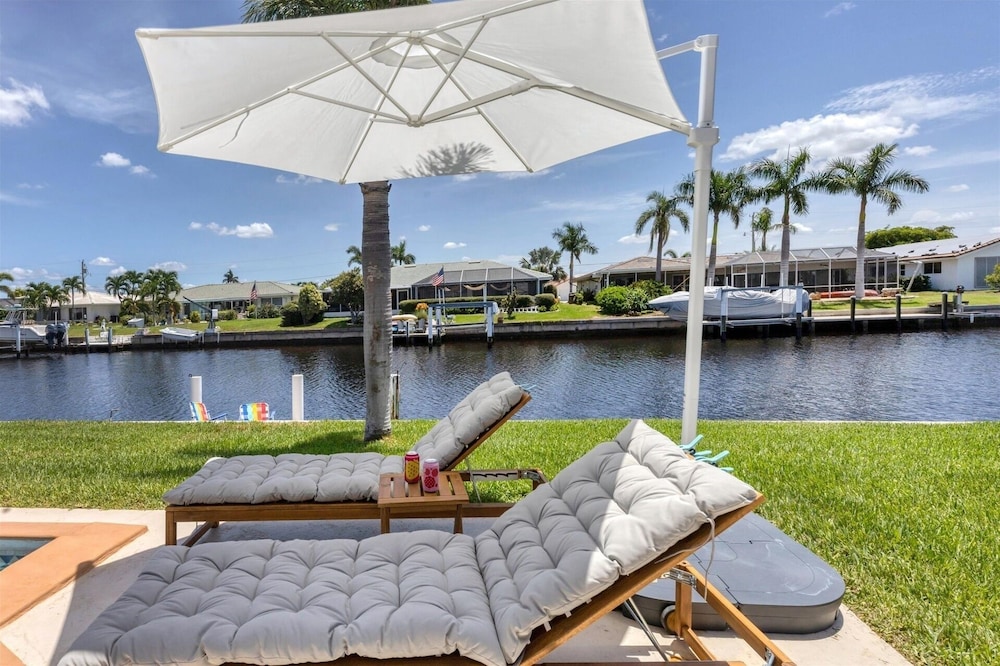 Punta Gorda Isles 2-Bedroom Private Pool Home on Canal with Dock 2 Home