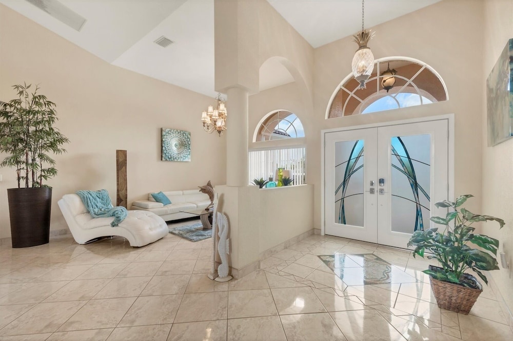 South Gulf Cove Private Vacation Home With Pool And Hot Tub - Only 15 Minutes To Swfl Beaches! 4 Bedroom Home