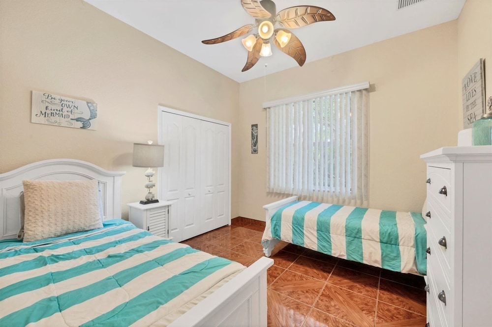 South Gulf Cove Private Vacation Home With Pool And Hot Tub - Only 15 Minutes To Swfl Beaches! 4 Bedroom Home