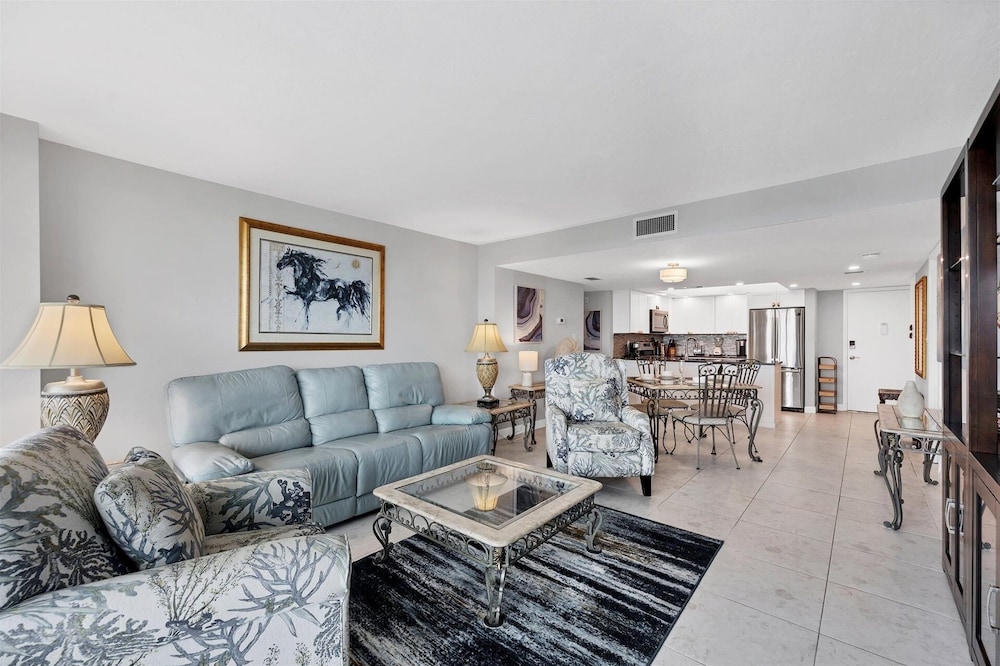 Anchorage Resort 8th Floor Condo In Siesta Key With Private Beach Access, Pool, Boat Dock! 2 Bedroom Condo