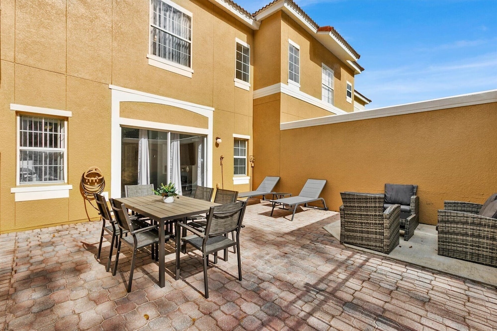 4752 Vero Beach Place view 2