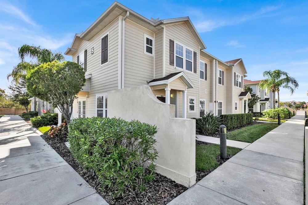 West Lucaya Village 4 Bedroom Townhome 4 Townhouse