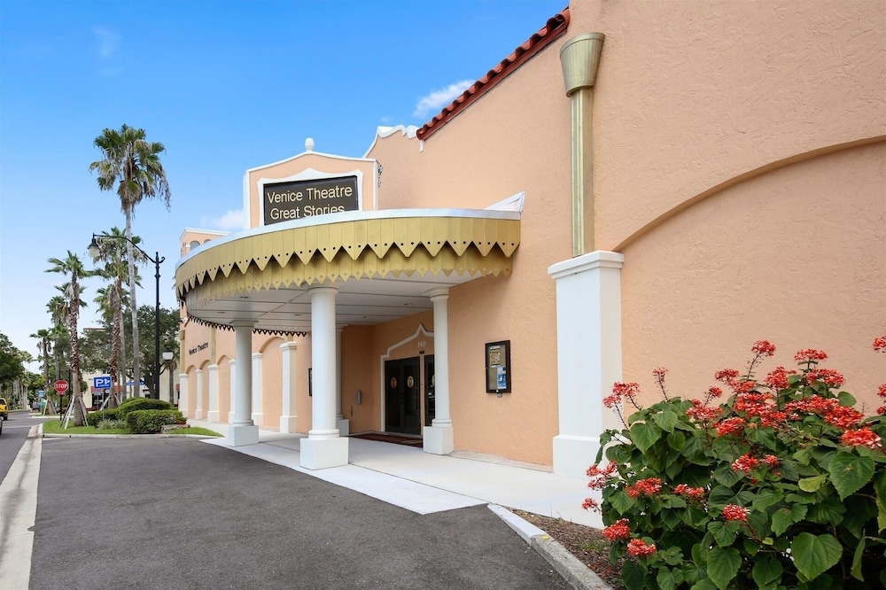 Venice Beach 2 Bedroom Condo with Beach Access+Community Pool 2 Condo