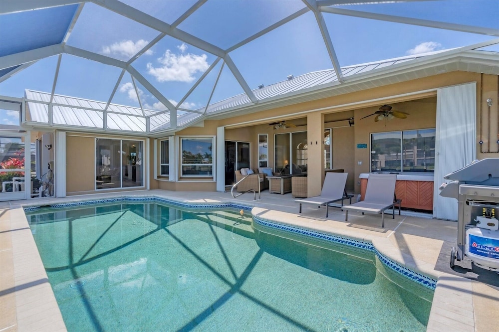 Punta Gorda Isles 3 Bedroom Pool+Hot Tub Home 2 Home