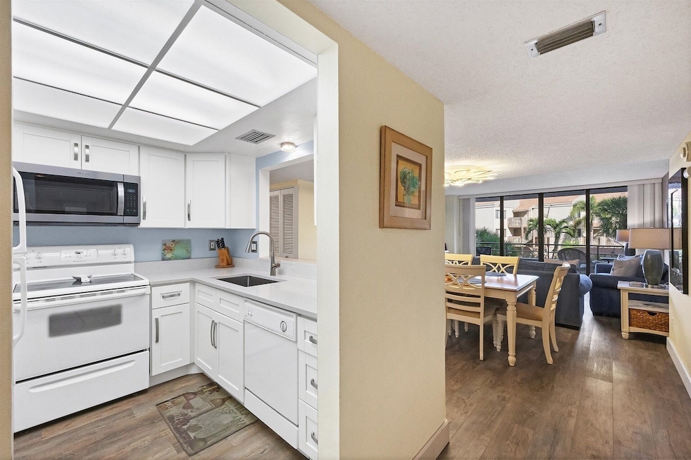 Anchorage Resort 2 Bedroom Condo 2nd Floor, Community Pool 2 Condo