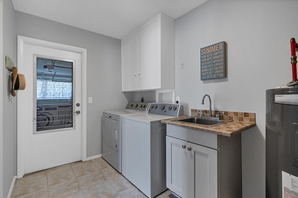 Punta Gorda Isles South Facing Pool, Dog Friendly, Less Than 2 Miles To Downtown 3 Bedroom Home