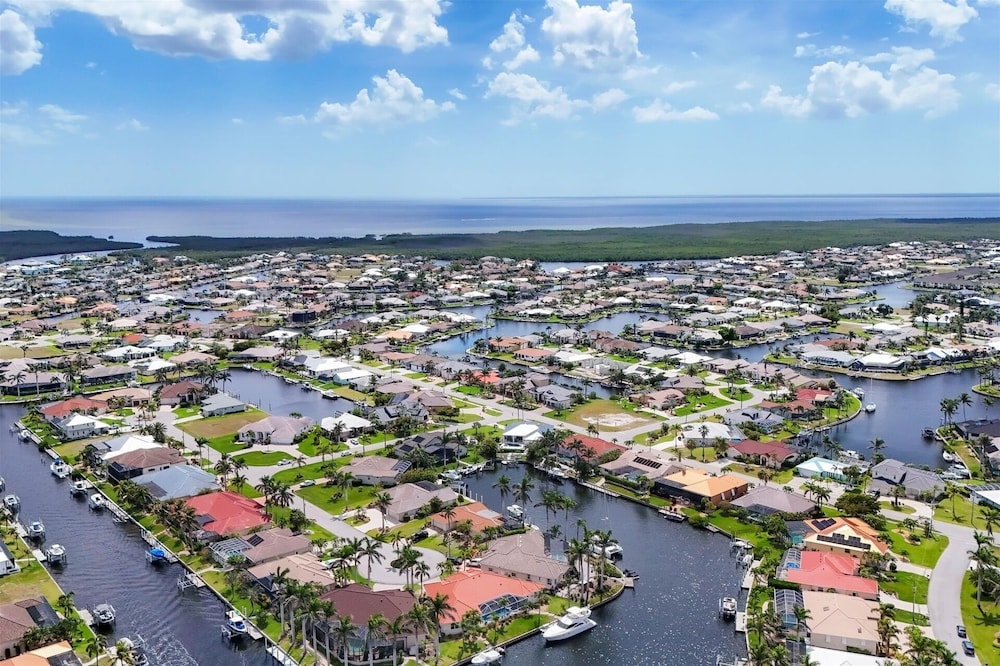 Punta Gorda Isles 4-Bedroom Private Pool Home on Canal 4 Home