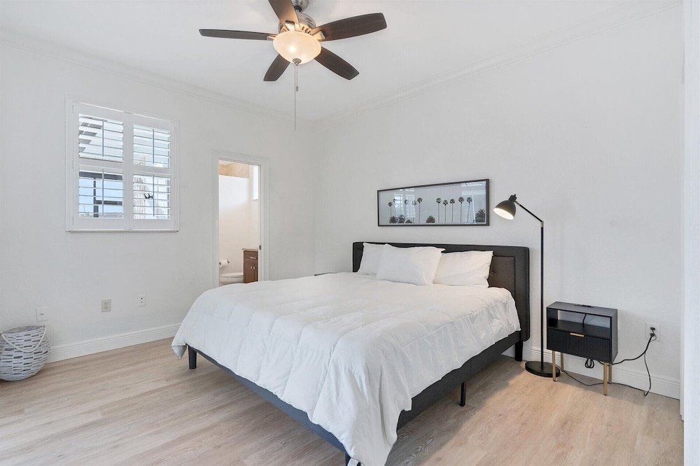 Sandpiper Sanctuary -waterfront Luxury With Private Pool, Spa & Dock 3 Bedroom Home