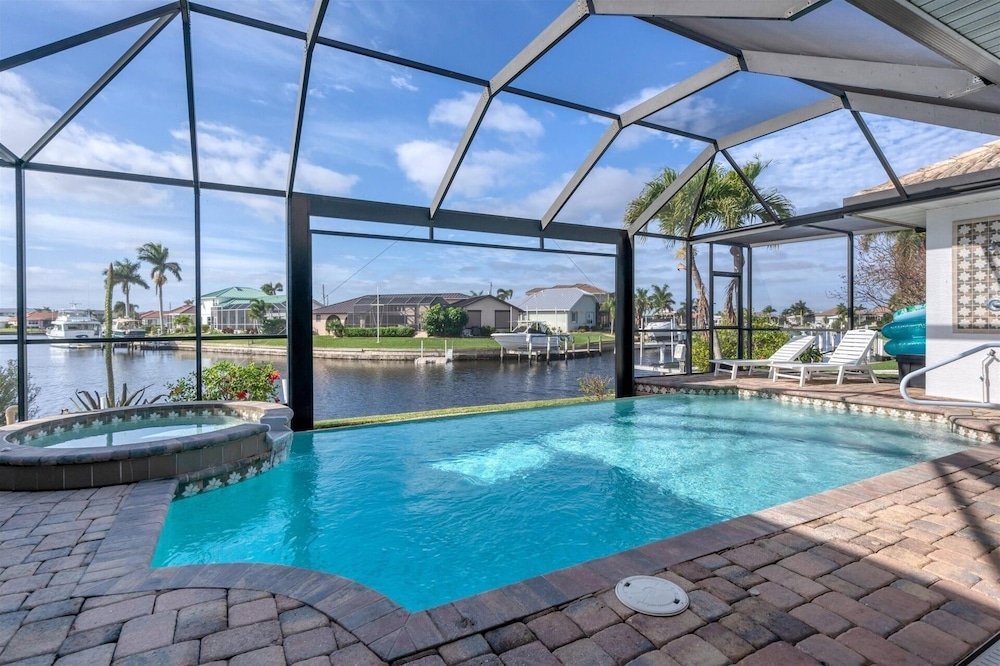 Sandpiper Sanctuary -waterfront Luxury With Private Pool, Spa & Dock 3 Bedroom Home