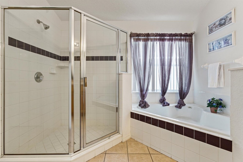 4 Bedroom Private Pool+Spa Home 8 Miles to Disney 4 Home