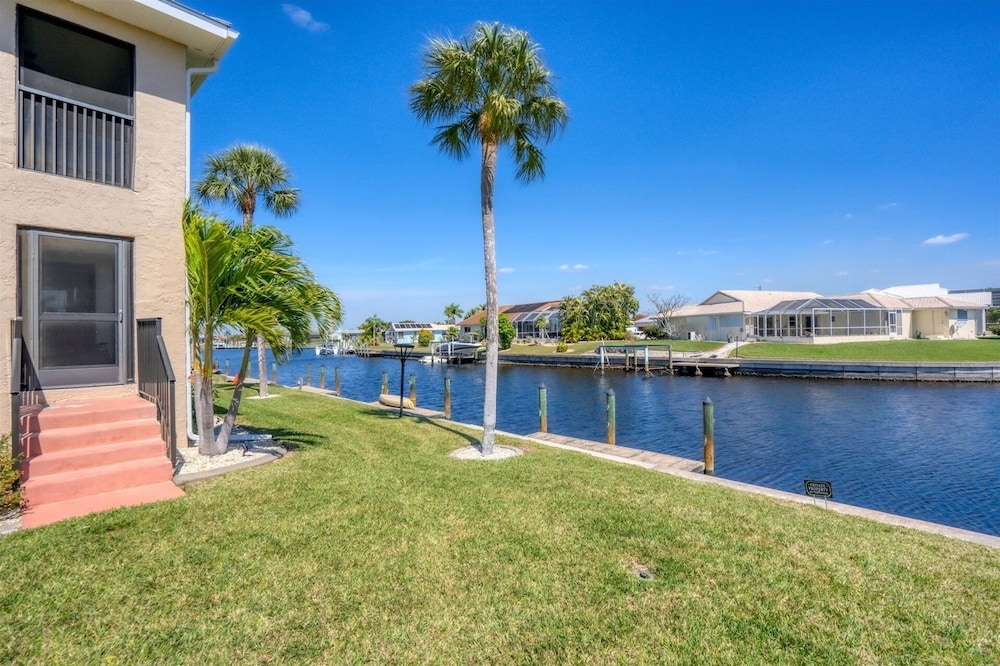 Punta Gorda 2-Bedroom Canalfront Condo with Dock and Pool 2 Condo