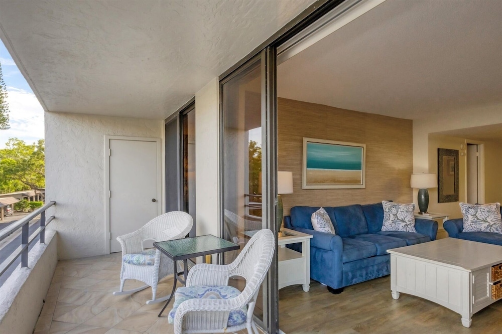 Anchorage Resort 2 Bedroom Condo 2nd Floor, Community Pool 2 Condo