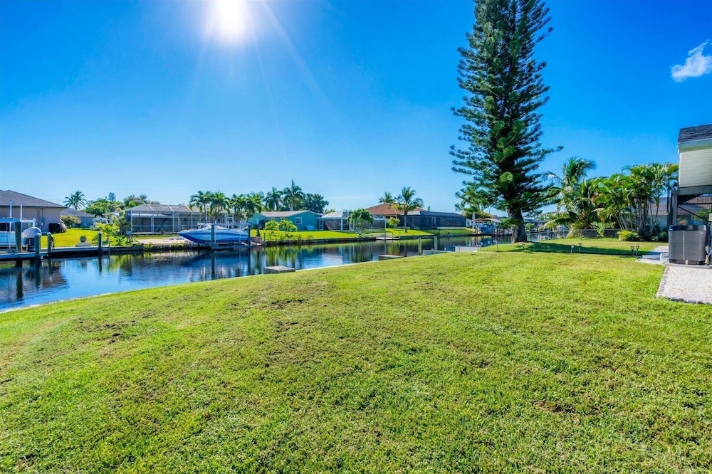 Cape Coral 3 Bedroom Private Pool Home - Canal Access 3 Home