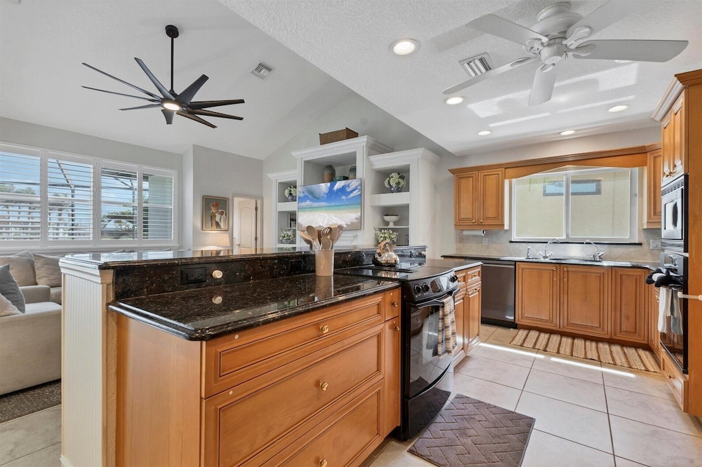 Punta Gorda Isles 4-Bedroom Private Pool Home on Canal 4 Home