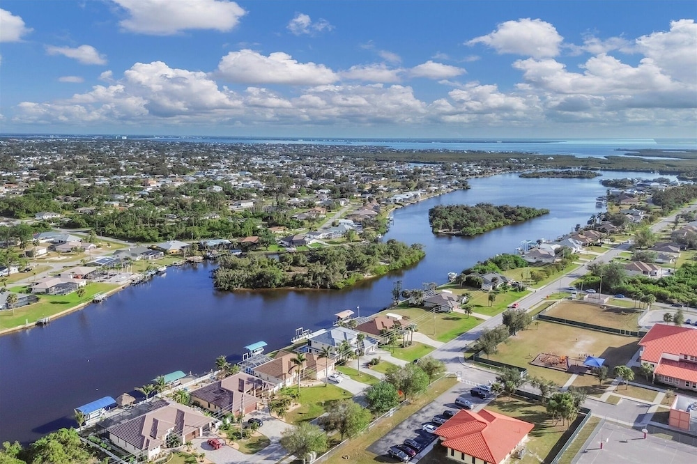 Port Charlotte 4 Bedroom Pool Vacation Home on Canal 4 Home