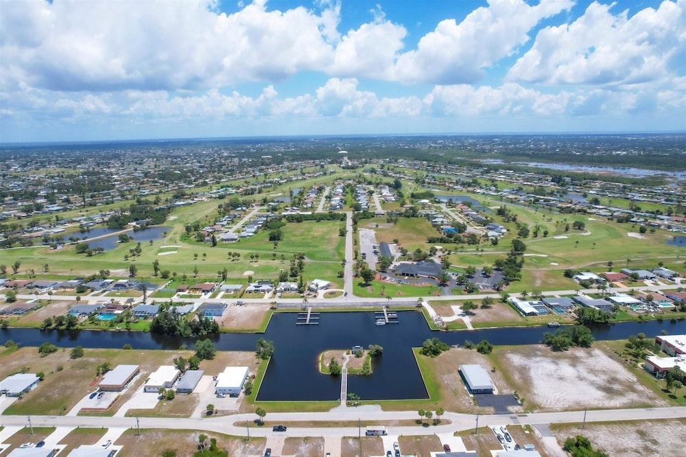 Rotonda West 2 Bedroom Condo w Lanai 9 miles to Gulf Beaches 2 Condo
