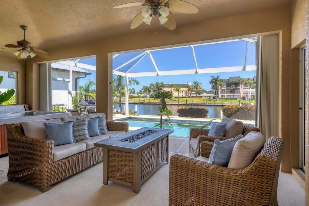 Punta Gorda Isles 3 Bedroom Pool+Hot Tub Home 2 Home
