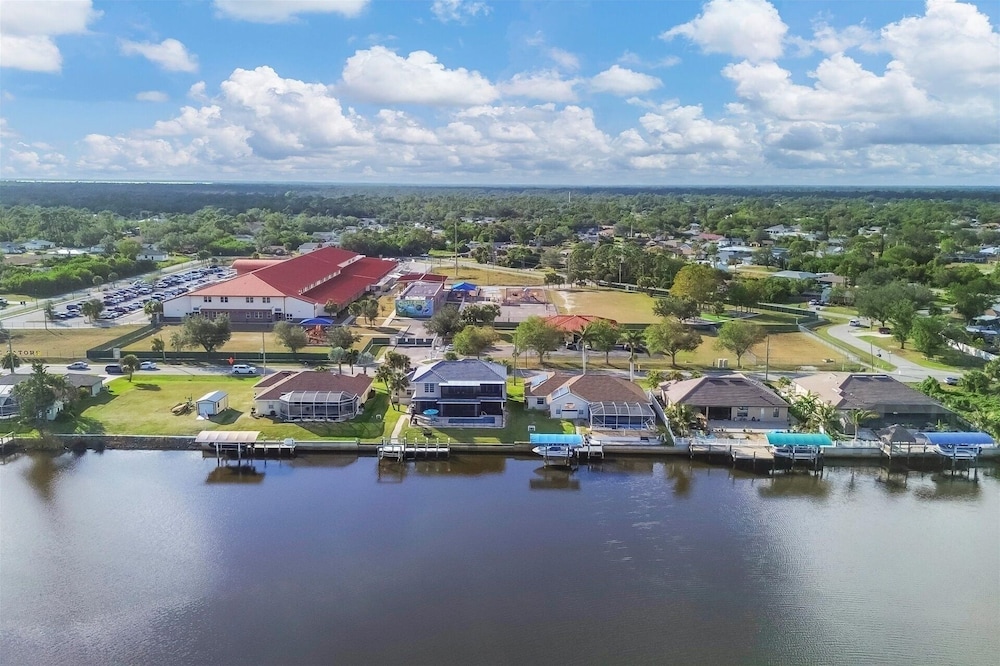 Port Charlotte 4 Bedroom Pool Vacation Home on Canal 4 Home