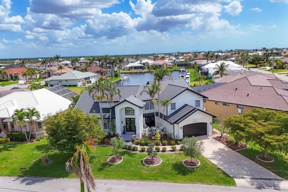 Punta Gorda Isles 4-Bedroom Private Pool Home on Canal 4 Home