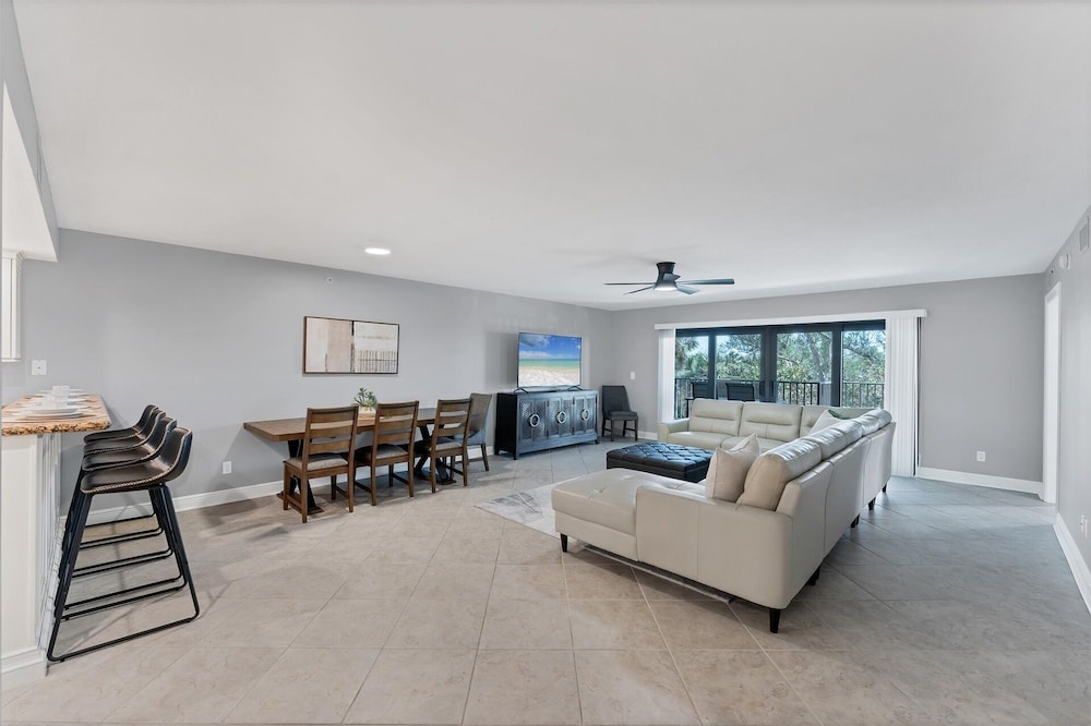 Spacious Beachfront 3br Manasota Key Condo 3 Bedroom Condo