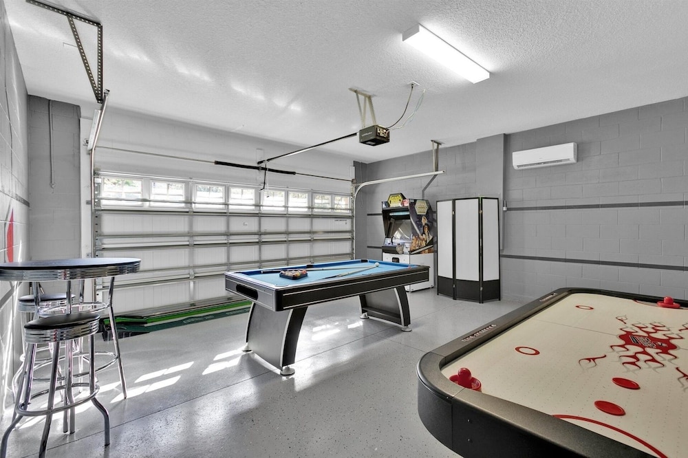 Windsor Westside Resort 6 Bedroom Home with Game Room 6 Home